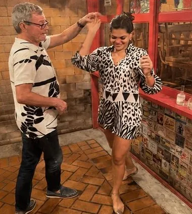 Cynthia dançando